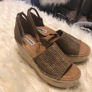 STEVE MADDEN WEDGES SZ 8.5 LIKE NEW